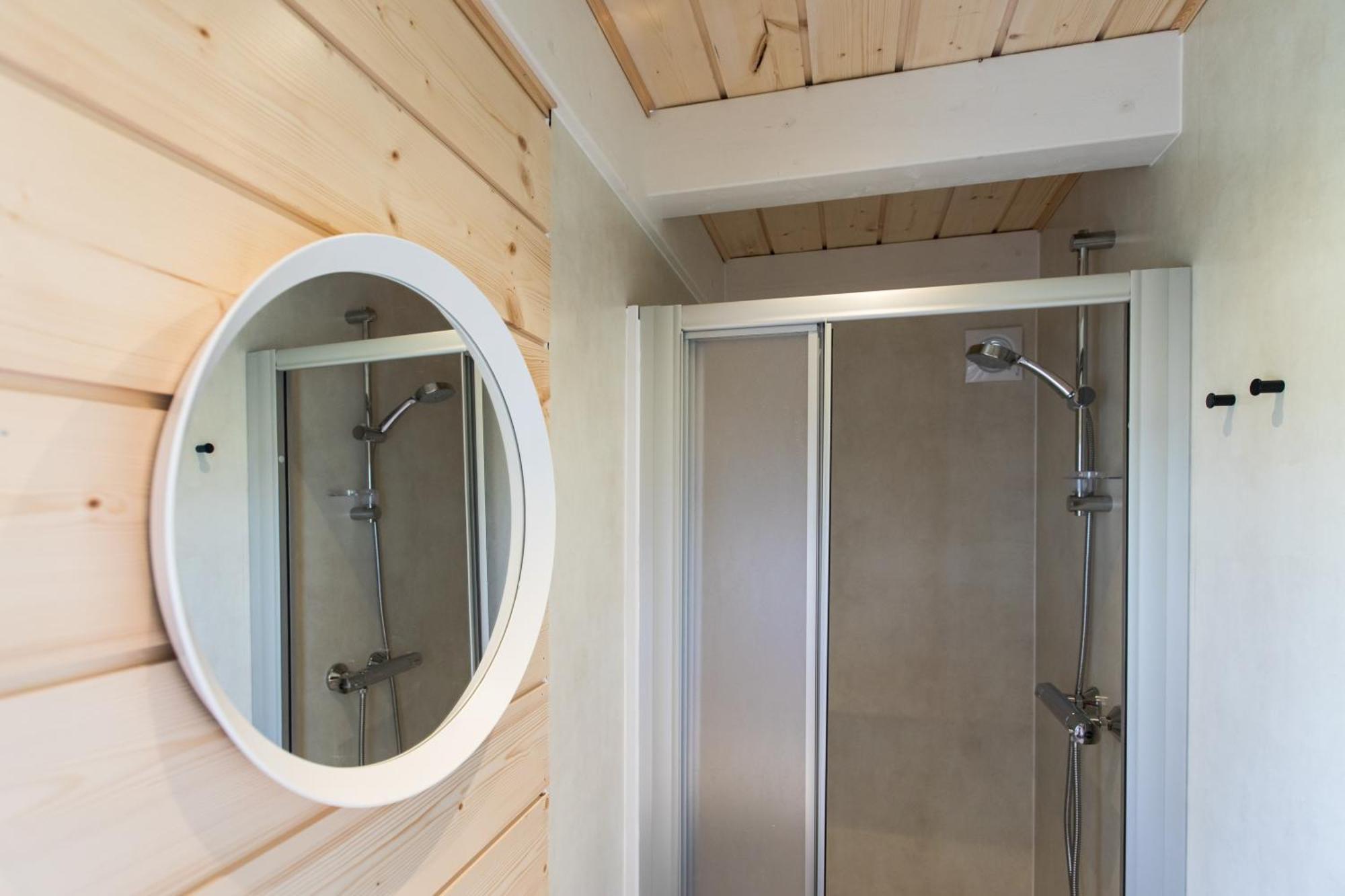 Апартаменты Tiny House - Optioneel Met Hottub Доккум Экстерьер фото