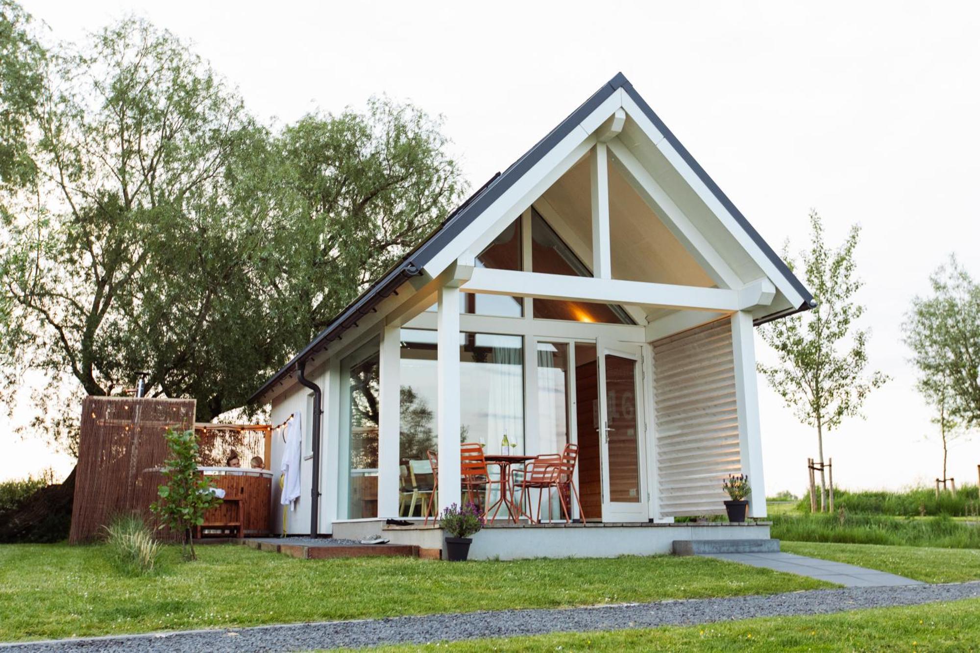 Апартаменты Tiny House - Optioneel Met Hottub Доккум Номер фото