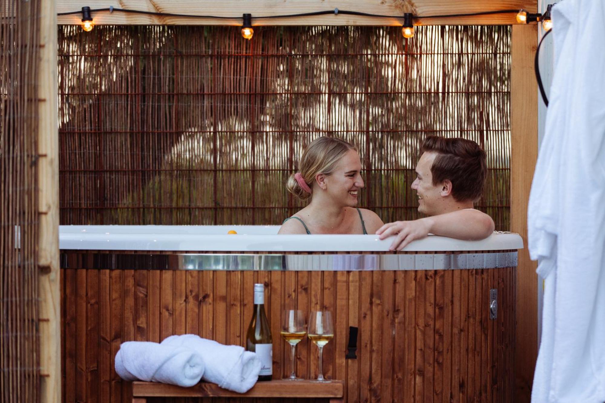 Апартаменты Tiny House - Optioneel Met Hottub Доккум Номер фото
