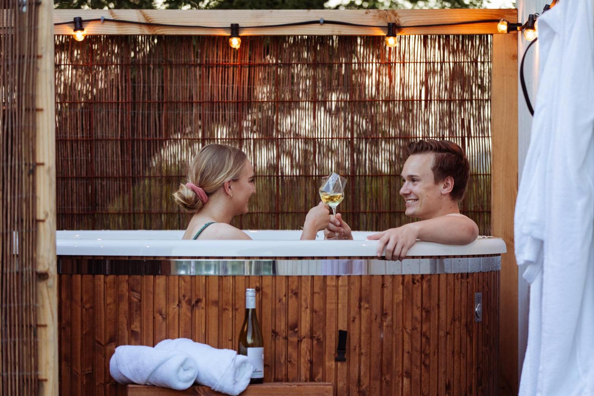 Апартаменты Tiny House - Optioneel Met Hottub Доккум Номер фото